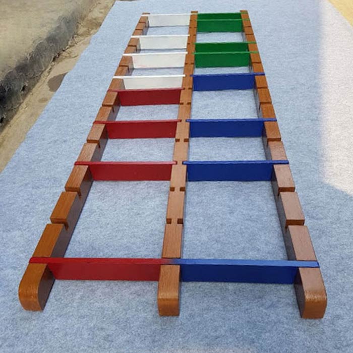 Foot placement ladder